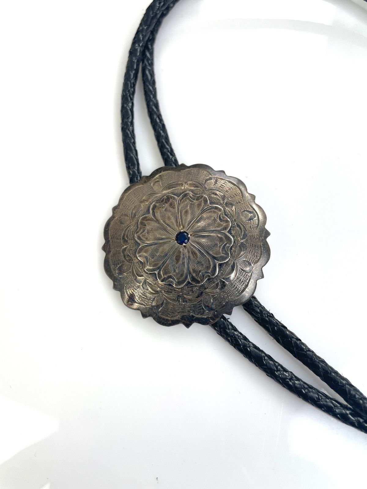 *AS-IS* 925 STERLING SILVER BOLO TIE ORNATE FLORAL DESIGN & BLUE SPINEL STONE in SILVER, BLACK, BLUE