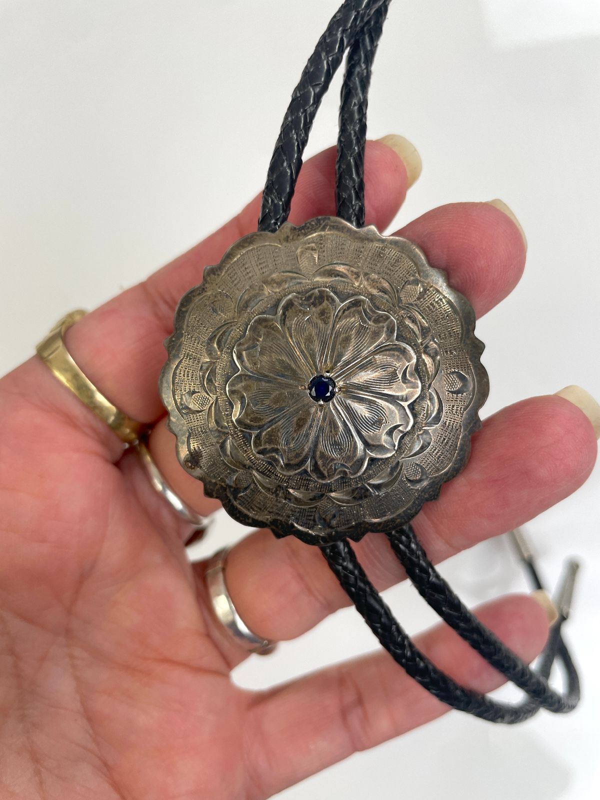 *AS-IS* 925 STERLING SILVER BOLO TIE ORNATE FLORAL DESIGN & BLUE SPINEL STONE in SILVER, BLACK, BLUE