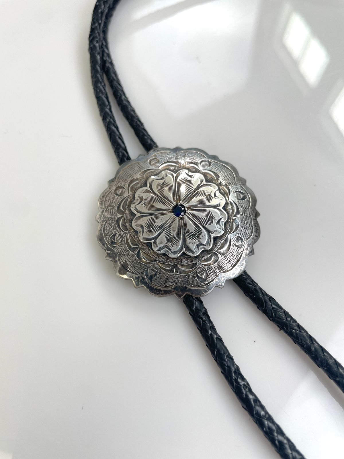 *AS-IS* 925 STERLING SILVER BOLO TIE ORNATE FLORAL DESIGN & BLUE SPINEL STONE in SILVER, BLACK, BLUE